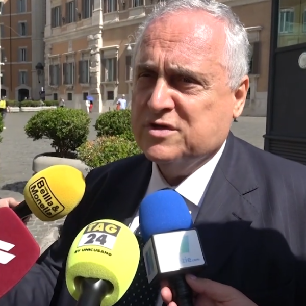 Lazio, Lotito: “Kamada resta? Non ho il tempo per queste cose ora, pensiamo al campionato poi si vede tutto. Voti di fine stagione? E che faccio il professore…?| VIDEO