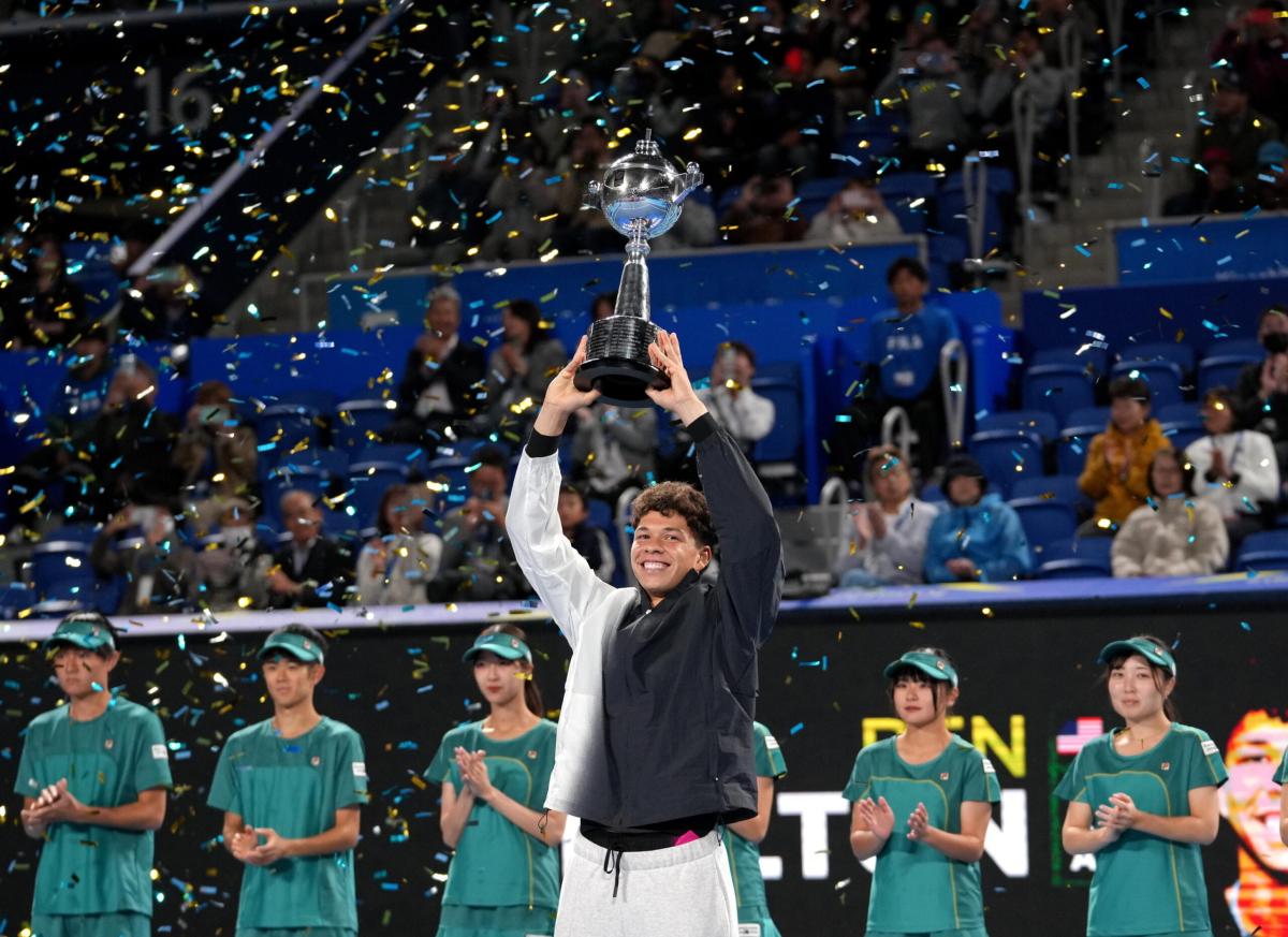 Tennis, Ben Shelton vince l’ATP di Tokyo:  battuto Karatsev