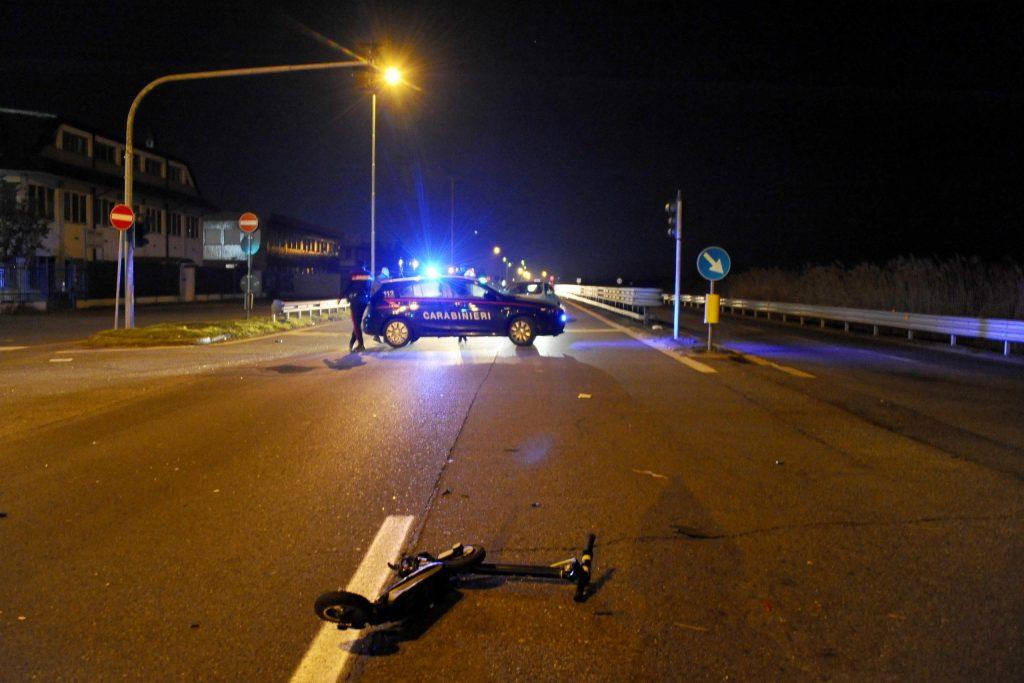 Incidente Rho, scontro tra auto e monopattino sul Sempione: muore un ragazzo di 20 anni