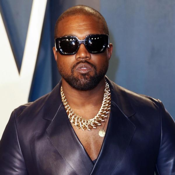 Kanye West al centro della polemica: abiti proposti in sacchi della spazzatura