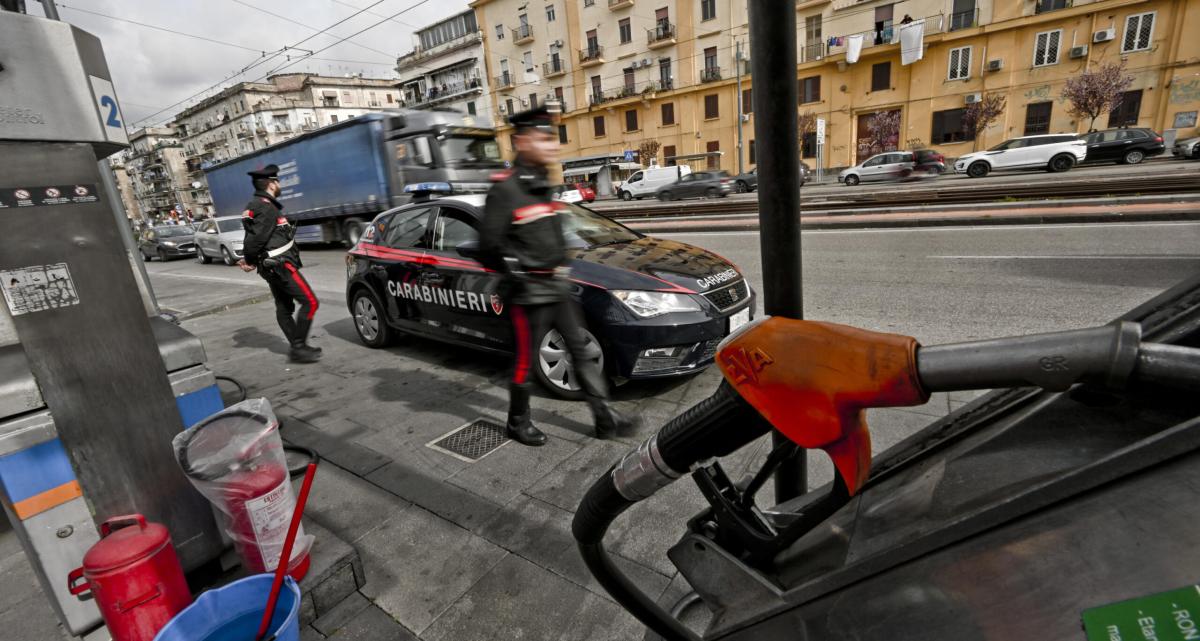 Napoli, ingegnere ferito per difendere il suo scooter