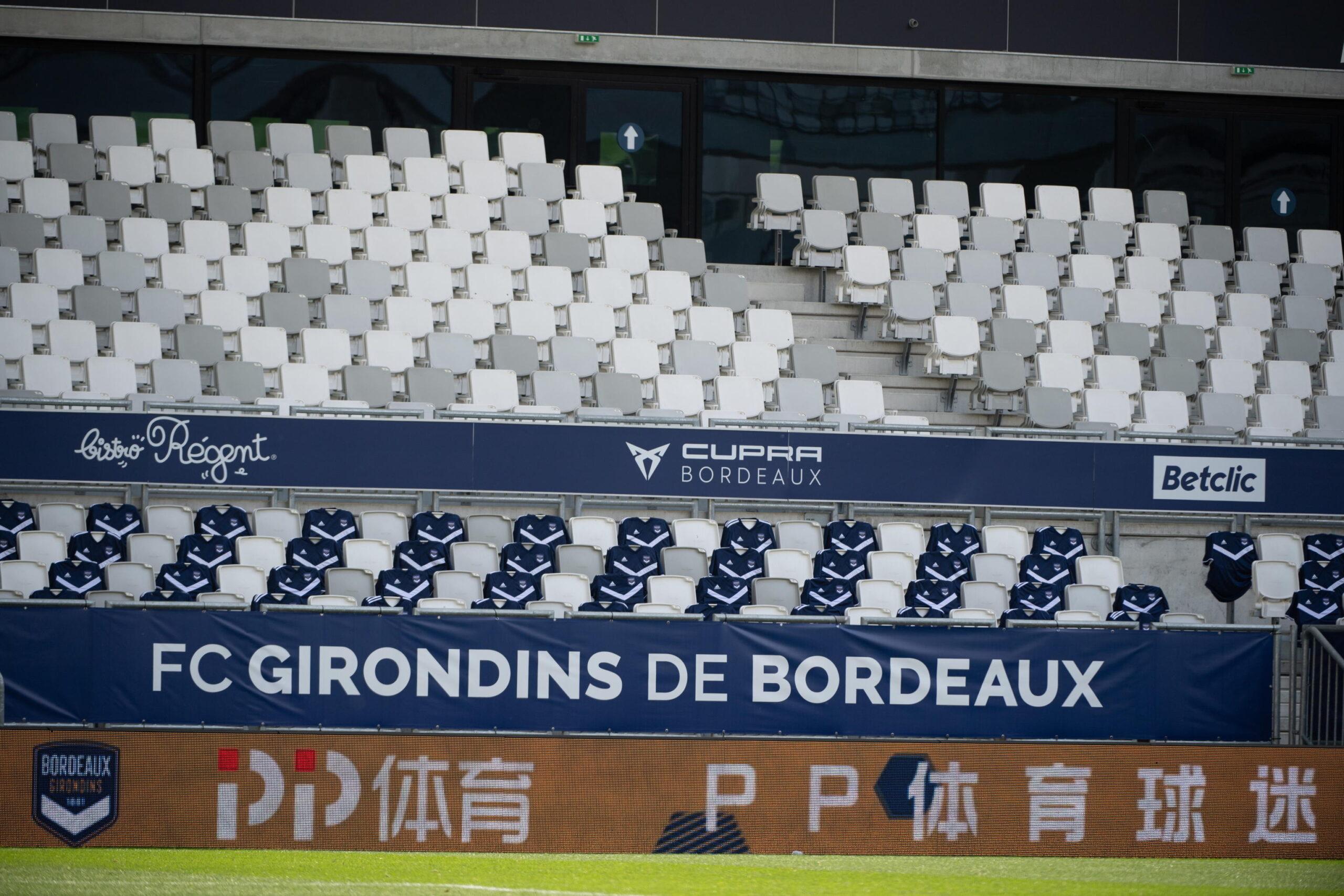 Bordeaux-Rodez, tifoso spinge a terra un giocatore: partita sospesa