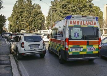 Roma, 47enne evade dai domiciliari e si schianta con l’auto: è in gravi condizioni