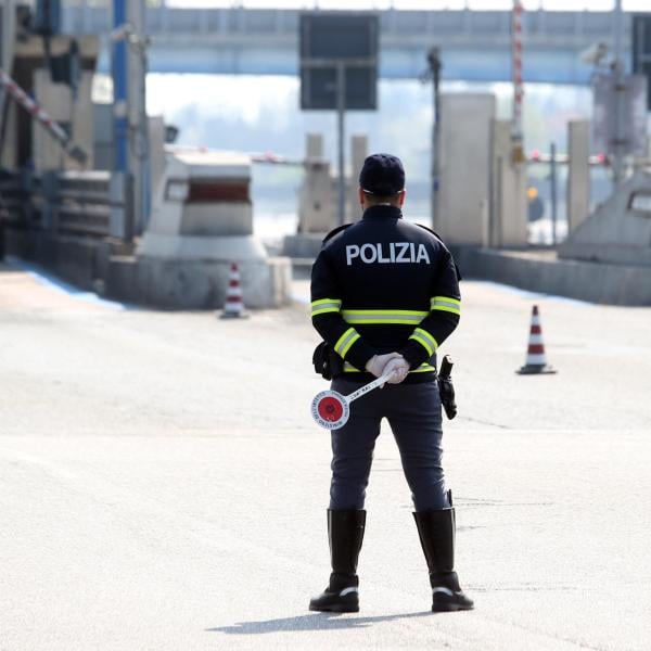 Varese, incidente stradale sull’A9: un’auto si schianta contro un camion, morto un 24enne