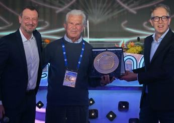 Gaetano Castelli riceve il Premio alla Carriera Città di Sanremo