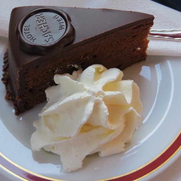 Come si fa l’inimitabile torta Sacher, ricetta originale austriaca