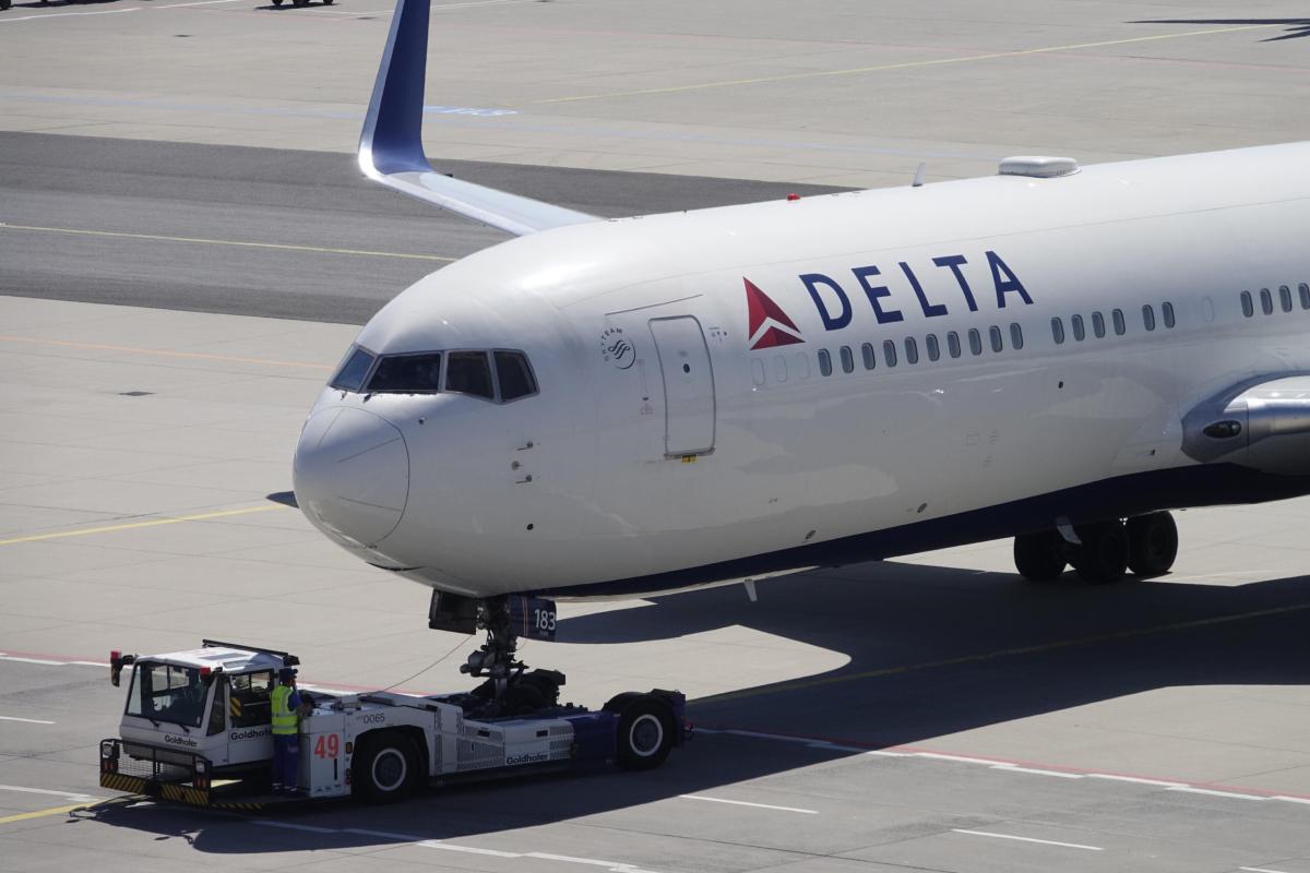 Usa, atterraggio in tragedia per un operaio della Delta Air Lines