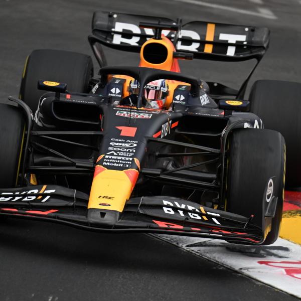 Formula 1, Verstappen vince il GP di Montecarlo davanti ad Alonso e Ocon