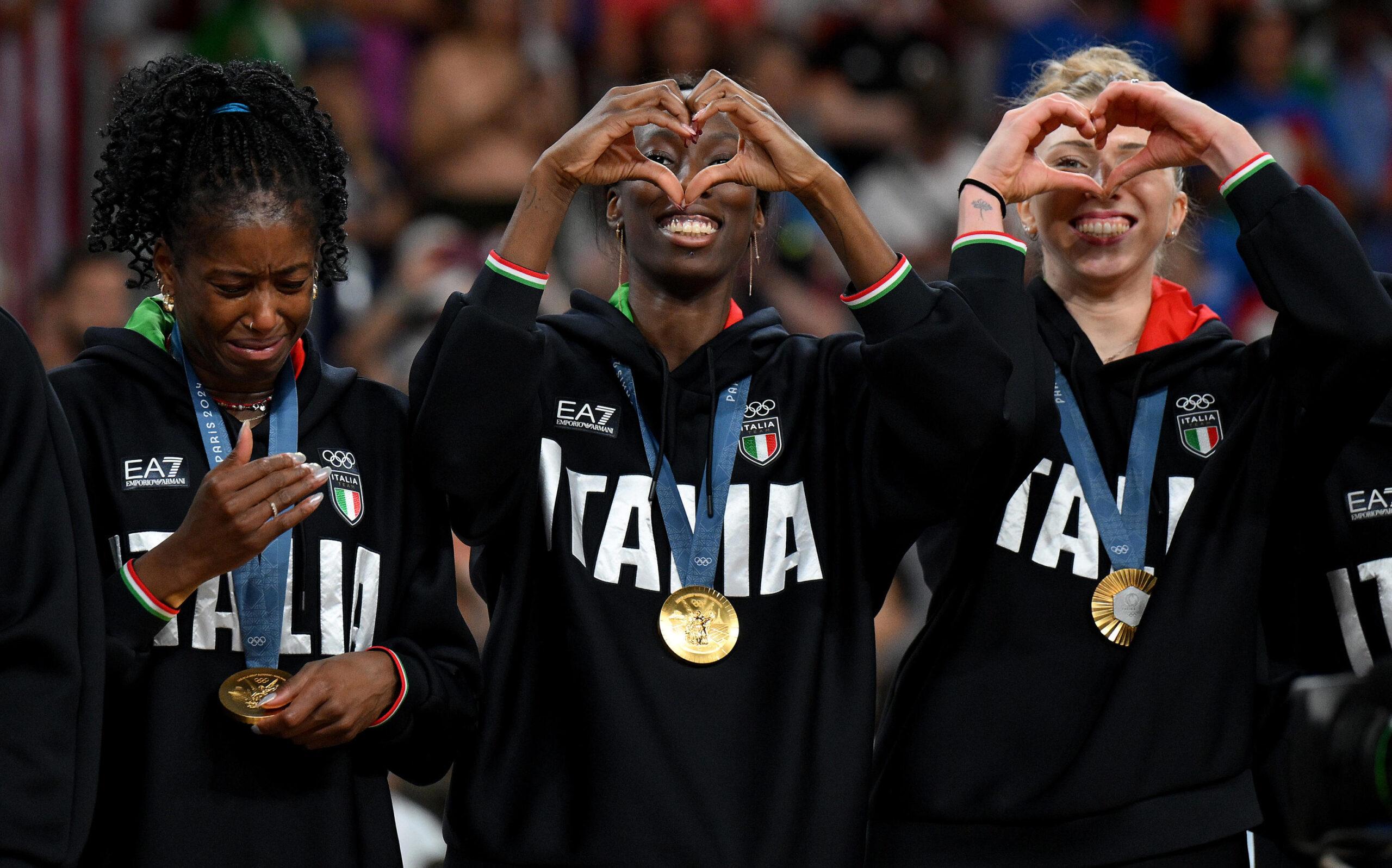 Egonu, Vannacci e il murales: il razzismo nello sport italiano ora fa litigare anche il dem ex coach azzurro Mauro Berruto (ma coi ‘Black italians’ ha origini antiche)