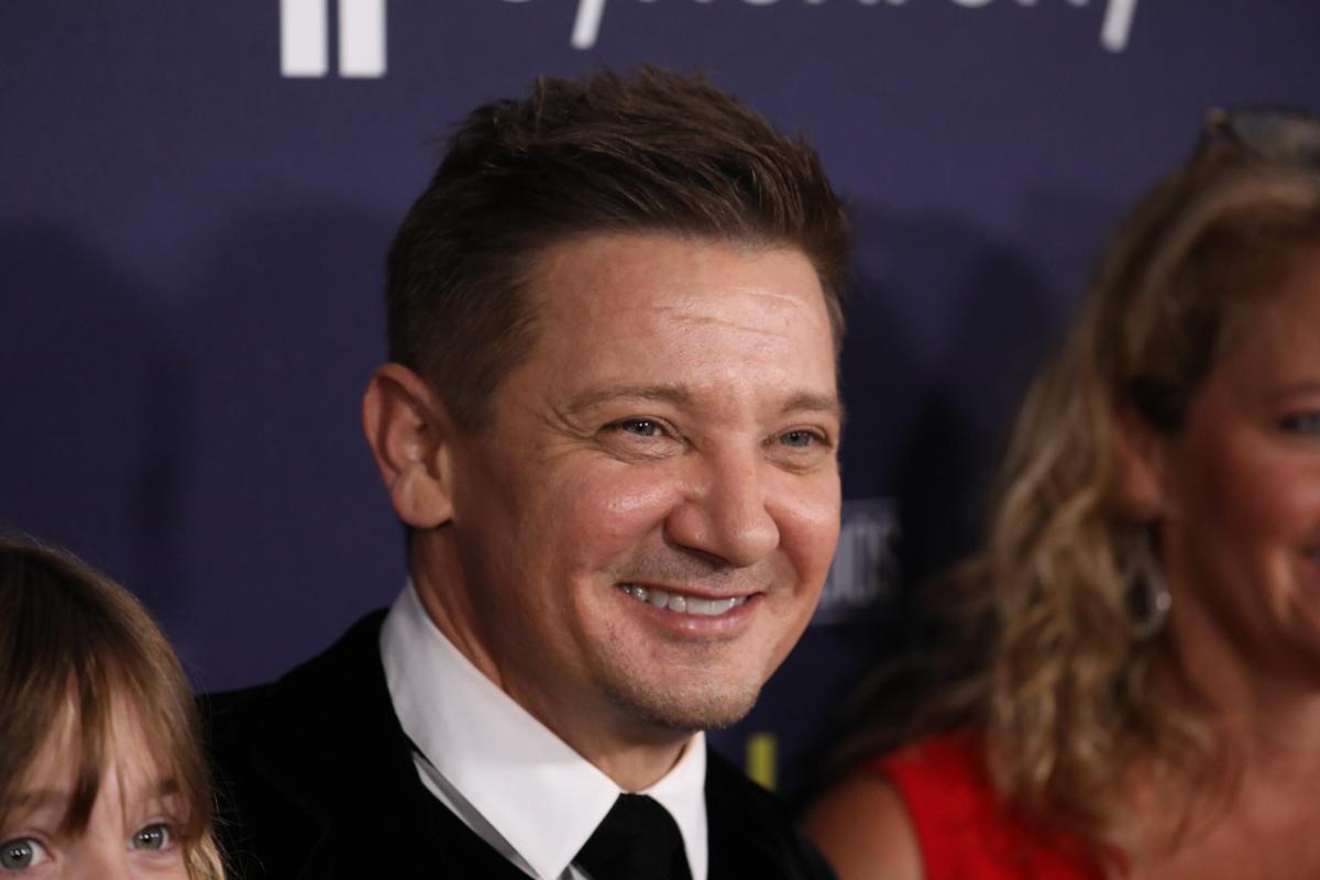 Jeremy Renner, parla il suo medico: “È fortunato a essere vivo”