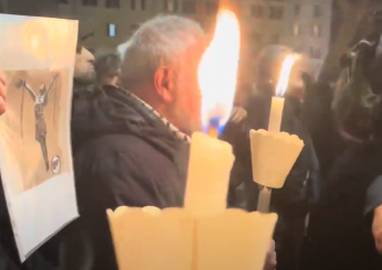 Caso Salis, la fiaccolata per chiederne la liberazione. ANPI e opposizioni: “Preoccupati per le condizioni di Ilaria” | VIDEO