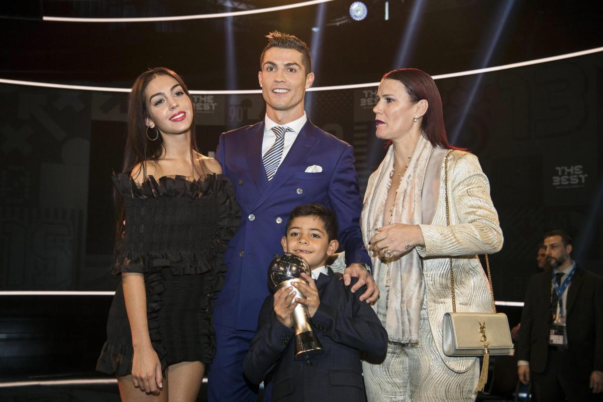 Cristiano Ronaldo criticato, la sorella: “Siete malati, meschini, s…