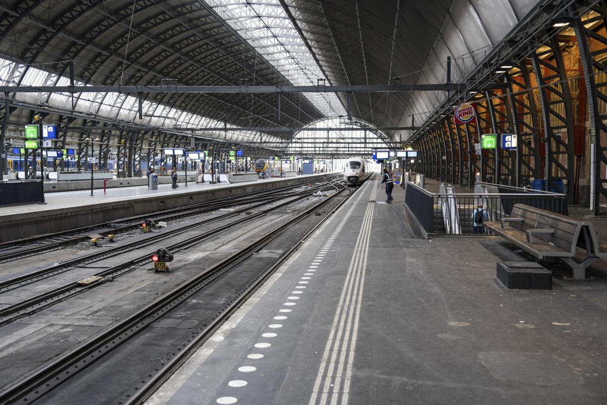 Milano, incidente stazione di Cesate: pendolare investito da un tre…