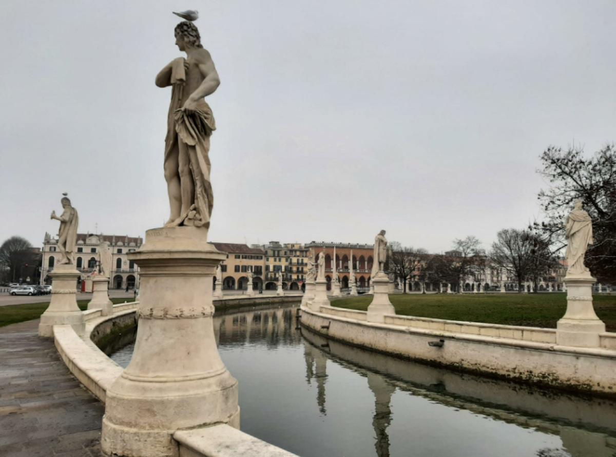 Prato della Valle, cadavere ritrovato nelle acque dell’Isola Memmia…