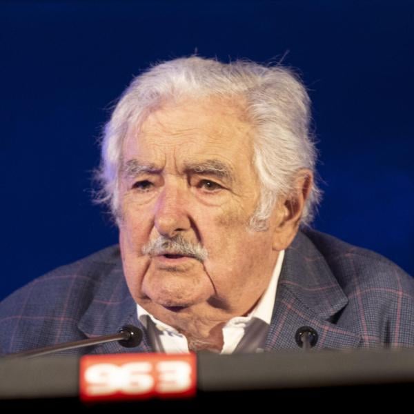 Chi José Mujica, l’ex presidente uruguaiano anticonsumista e leader del Movimento di Partecipazione Popolare