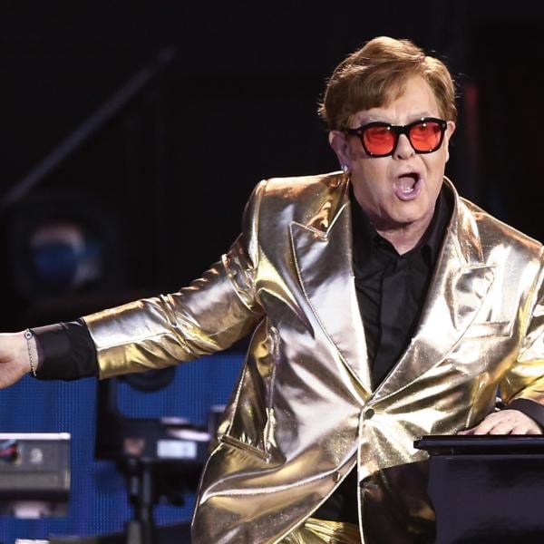 Che malattia ha Elton John: come sta dopo il problema agli occhi?