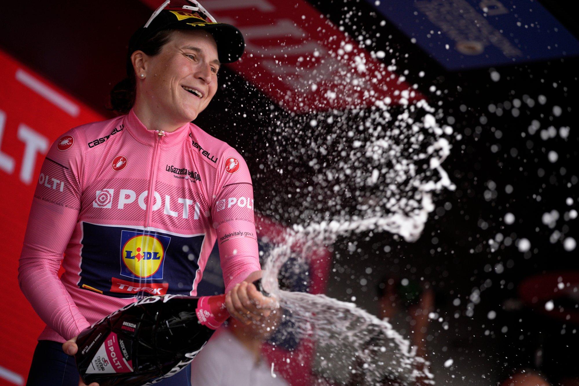 Giro d’Italia Women 2024, Longo Borghini è la prima maglia rosa