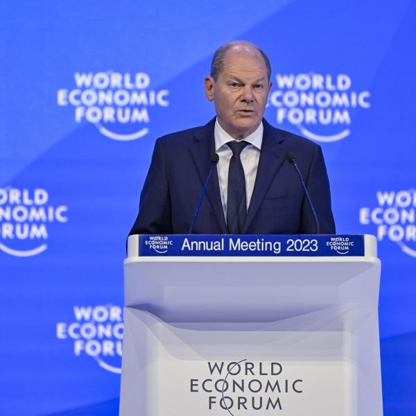 Scholz a Davos: “Supportiamo Ucraina con invio armi”