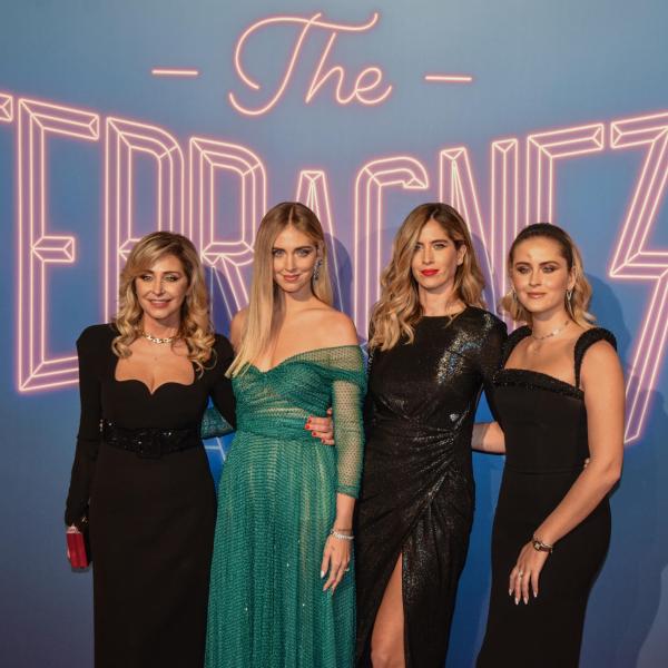 Addio al nubilato Francesca Ferragni: le prime foto delle tre sorelle a Mykonos, ecco quando saranno celebrate le nozze