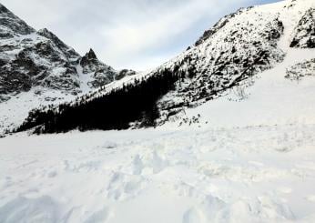 Trento, valanga travolge tre sciatori a Madonna di Campiglio: uno è grave