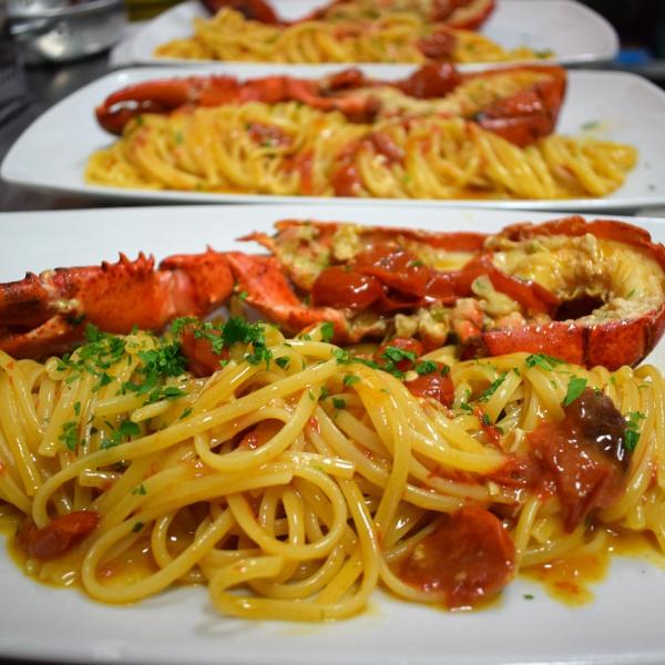 Ricchezza di sapori: linguine astice e pomodorini