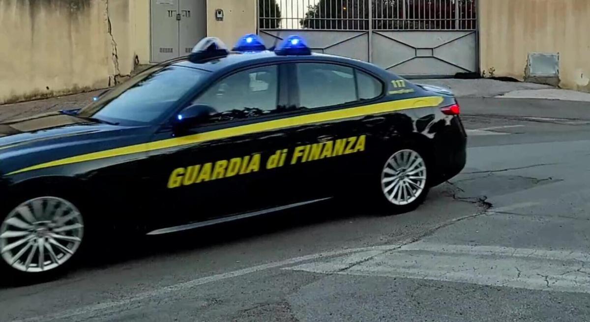 Varese, truffa anziani e ruba loro 177mila euro: in arresto impiegata