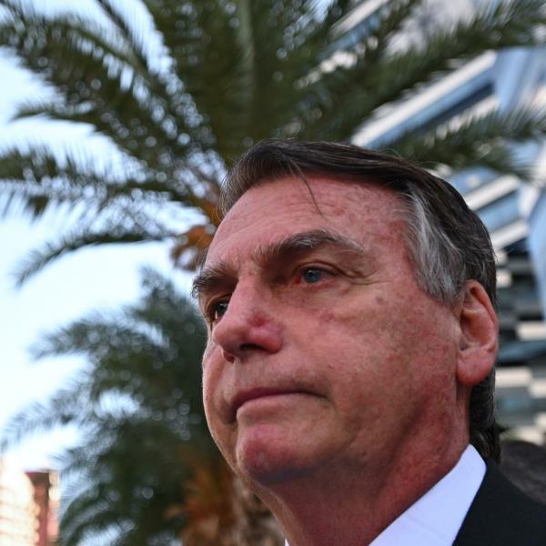 Dal Brasile: Bolsonaro indagato per “molestie intenzionali” su una balena | VIDEO