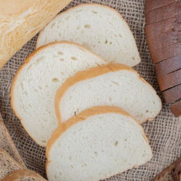 Mangiare pane bianco ad ogni pasto fa male alla salute, ecco perché e cosa rischi