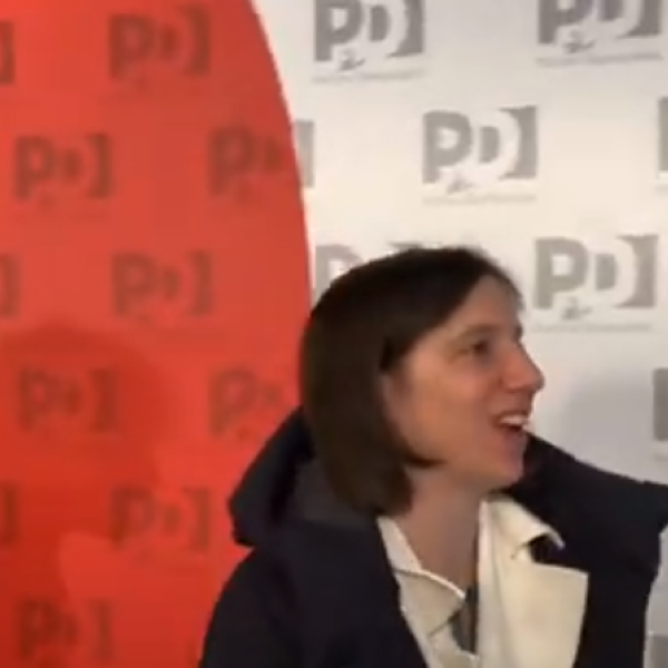 Assalto alla sede di “Pro Vita e Famiglia”, Elly Schlein non condanna l’attacco e non risponde alle domande dei giornalisti   | VIDEO