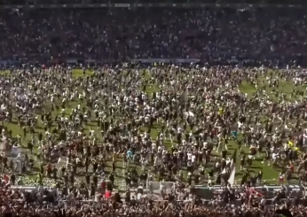 Sankt Pauli promosso in Bundesliga: la tifoseria di sinistra, l’amicizia con la Samp, il gemellaggio in Europa. Tutto sul club del quartiere di Amburgo | VIDEO