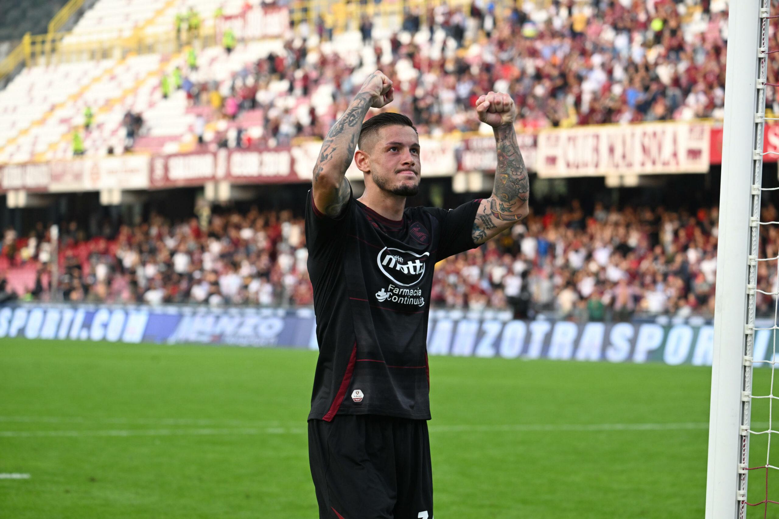 Chi è Pasqaule Mazzocchi? Età, ruolo, stipendio, moglie e tatuaggi. Tutto sul giocatore della Salernitana che piace al Napoli