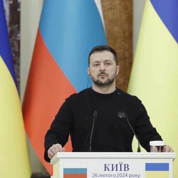 Guerra in Ucraina, Nato: “Nessun progetto di inviare truppe”. Zelensky in Arabia Saudita. Orlov condannato a 2 anni e mezzo