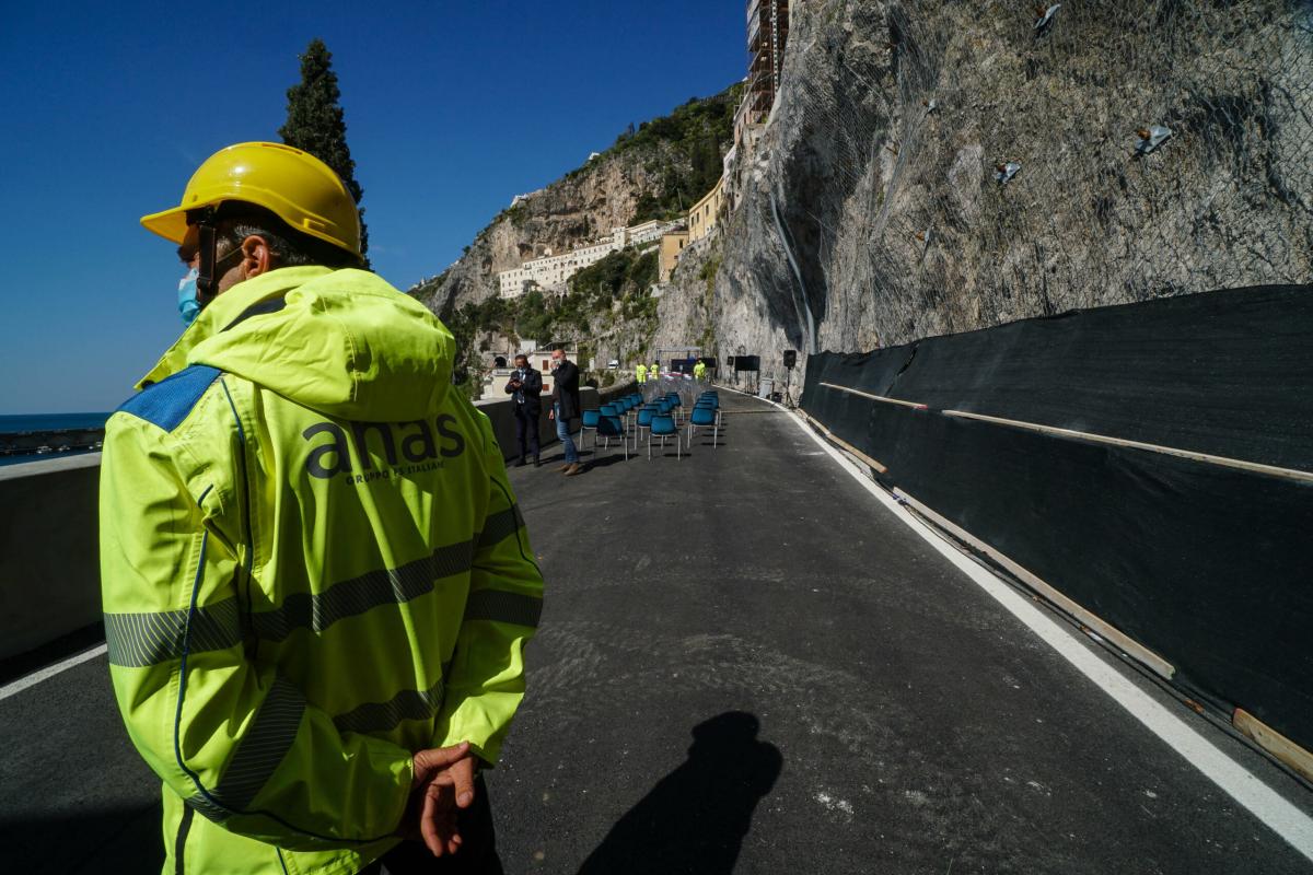 Napoli, incidente sulla Strada Amalfitana 163 all’altezza di Tordigliano: morto centauro 19enne