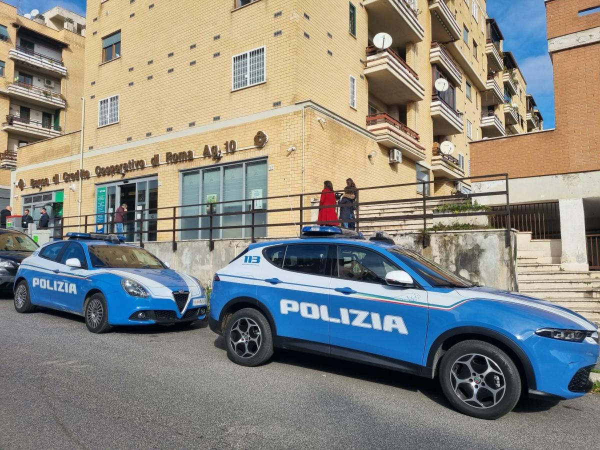 Bari, accoltellamento in Piazza Umberto: ferito un 50enne, indagini in corso