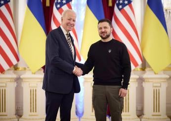 Ucraina, Joe Biden a Kiev: “L’offensiva russa sta fallendo”. Mosca:…