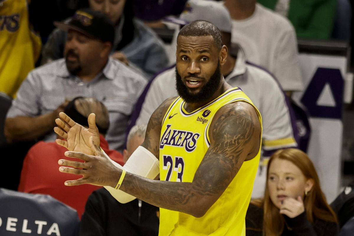 NBA, i Lakers vincono contro i Clippers: LeBron protagonista