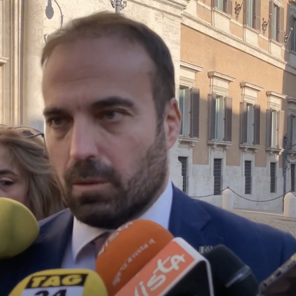 Mes, l’opposizione attacca il Governo: “La maggioranza è spaccata, non esiste più” | VIDEO