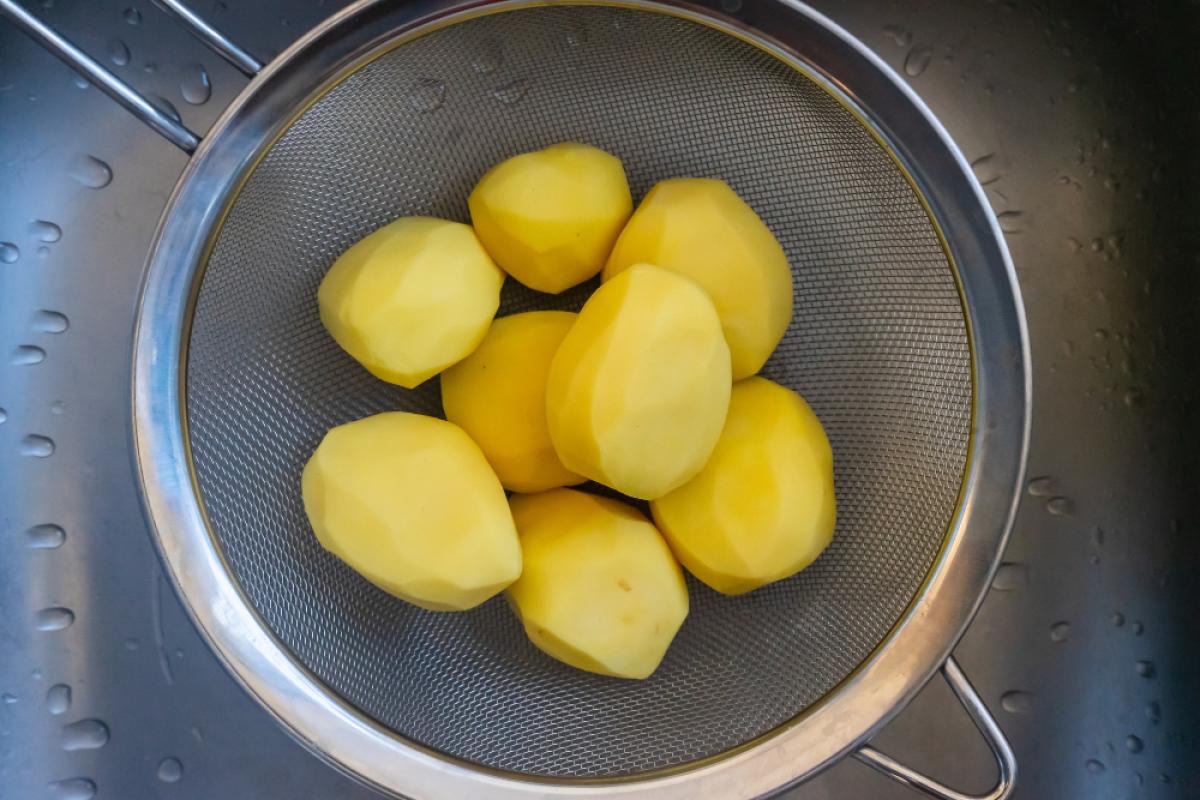 I 7 usi dell’acqua di cottura delle patate per pelle e capelli