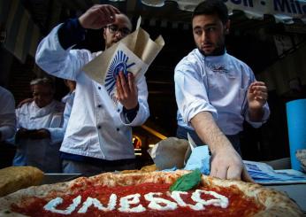 Napoli, Coldiretti e “la pizzeria degli orrori”: galleria di versioni di pizze raccapriccianti da tutto il modo | Foto