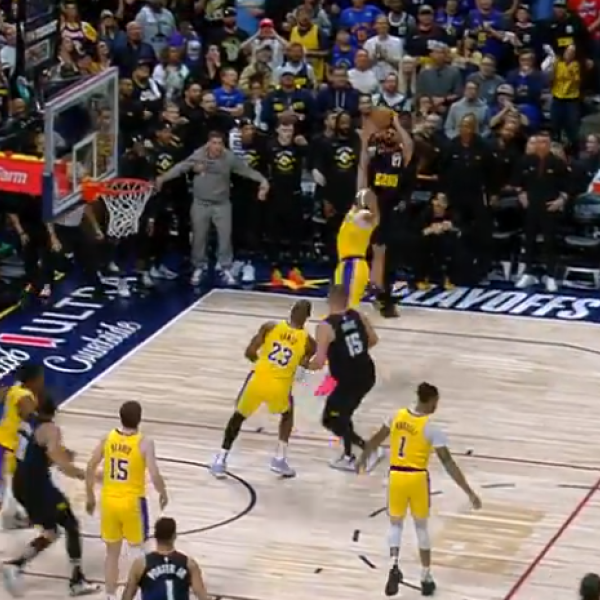 NBA, DiVincenzo decisivo con i Sixers. Denver rimonta sui Lakers col canestro di Murray sulla sirena | VIDEO