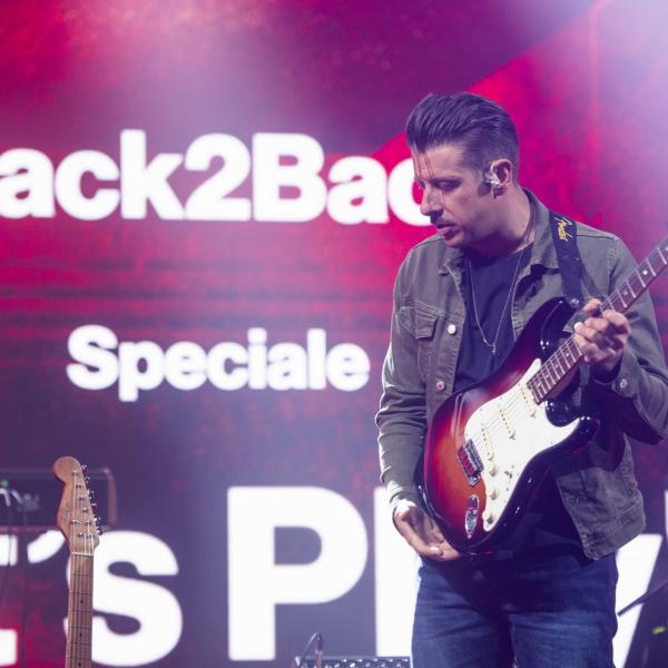 Francesco Gabbani con Volevamo solo essere felici apre il festival a Trento