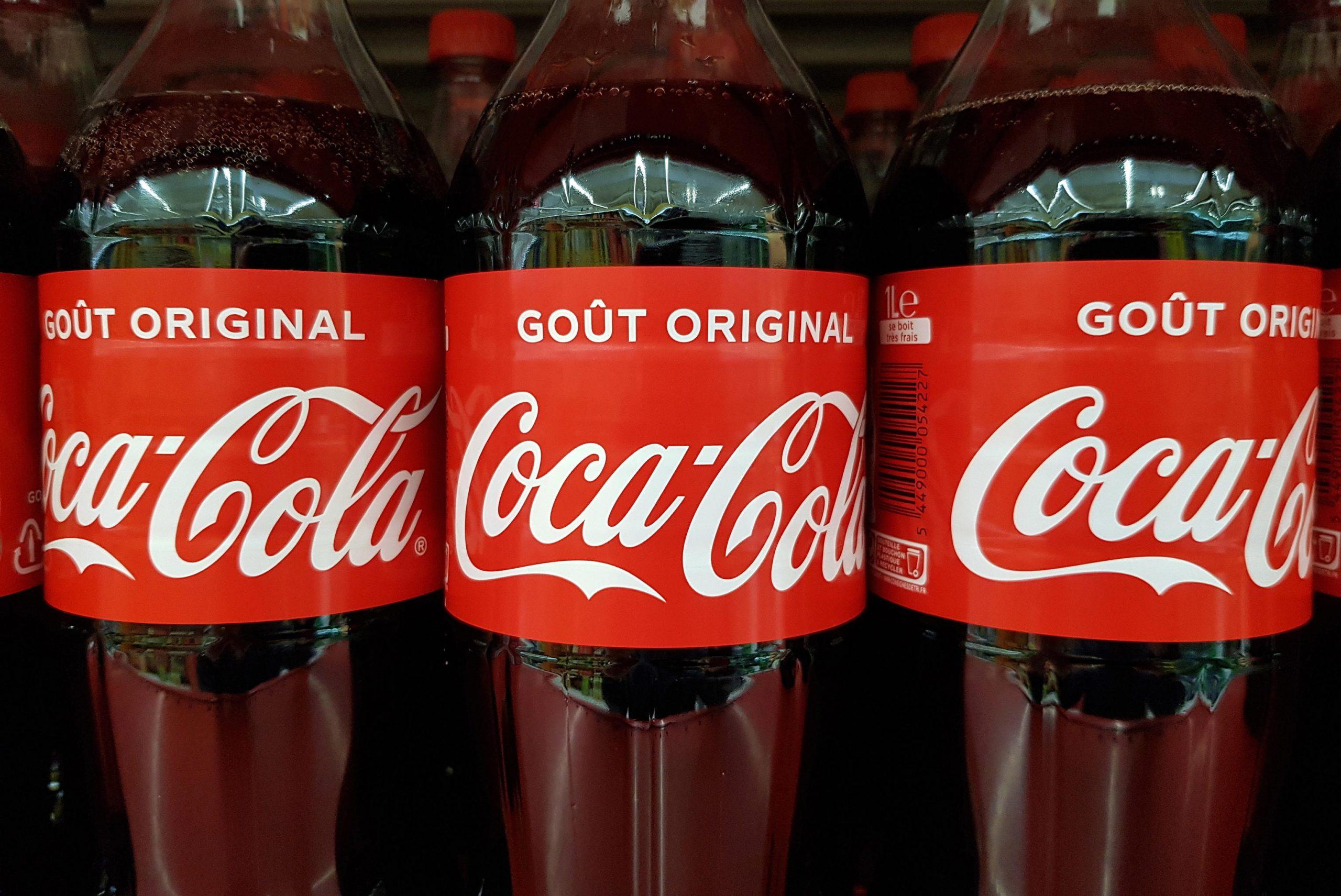 Coca Cola ritirato un lotto di bottiglie per rischio chimico in Italia