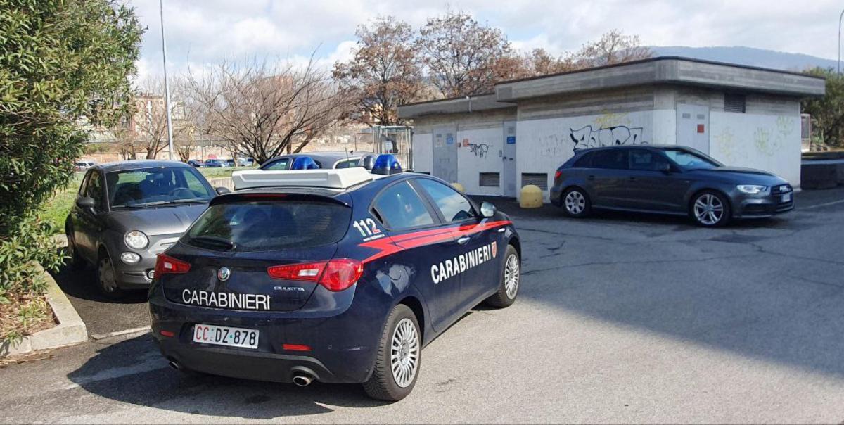 Casalnuovo di Napoli, 17enne precipita dal tetto di un capannone e …