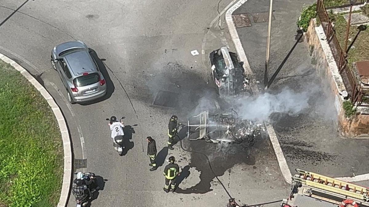 Inferno a Roma, via Tiburtina “sputa” fuoco: incendio in mezzo al t…