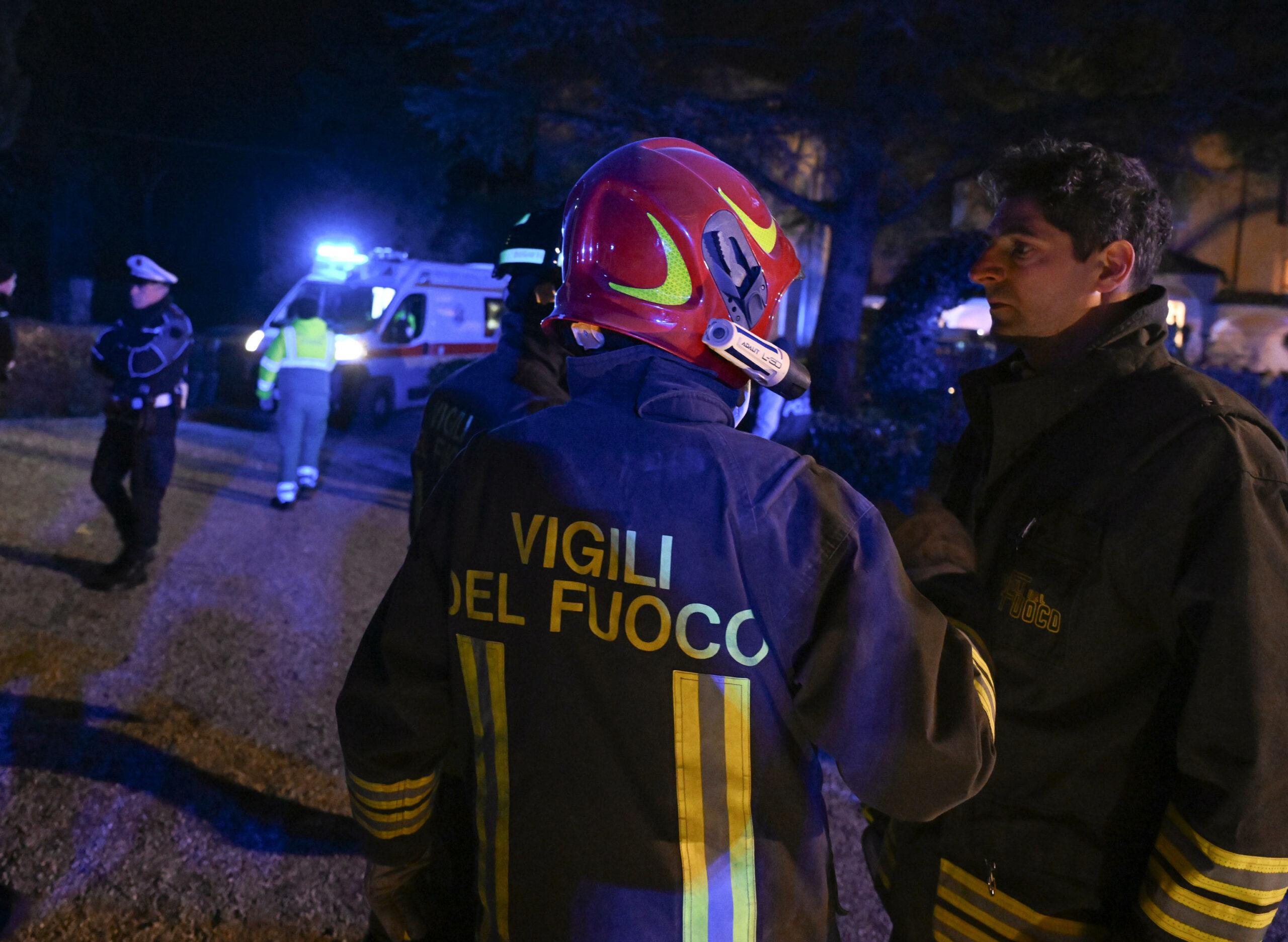 Trento, incendio nella notte in canonica a Civezzano: parroco salvato dai vigili del fuoco