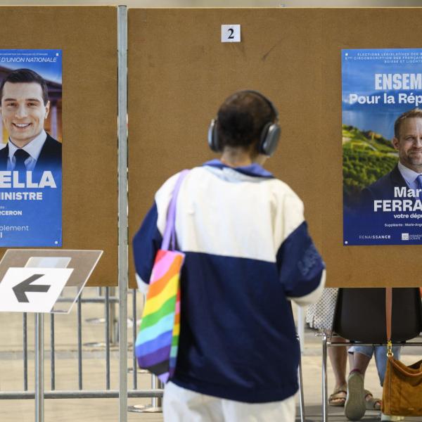 Elezione Francia 2024, i macronisti e il Nuovo Fronte Popolare ritirano oltre 220 candidati per combattere Le Pen: possibili scenari