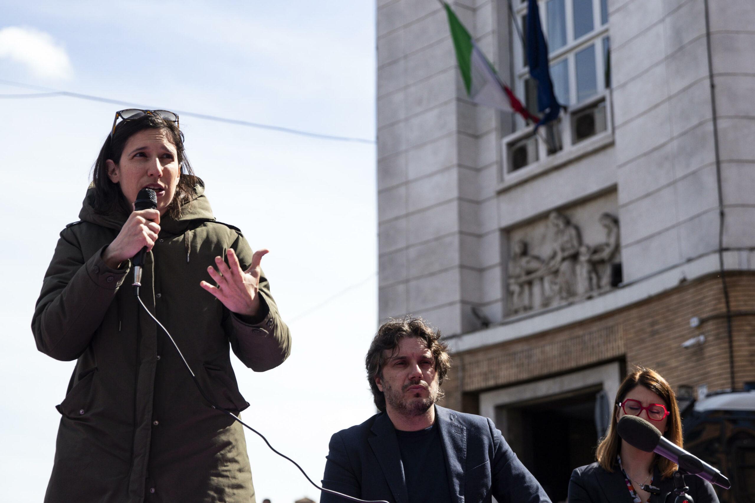 Legge sui disturbi mentali, studenti e opposizioni manifestano a Roma. Schlein: “Sono malattie vere e proprie. Aumentiamo le risorse” | VIDEO