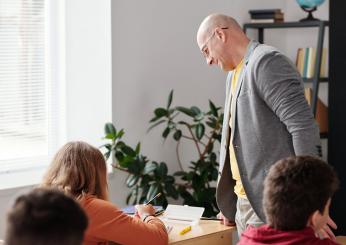 Lo stipendio degli insegnanti italiani a confronto con l’Europa: la situazione è davvero così critica?