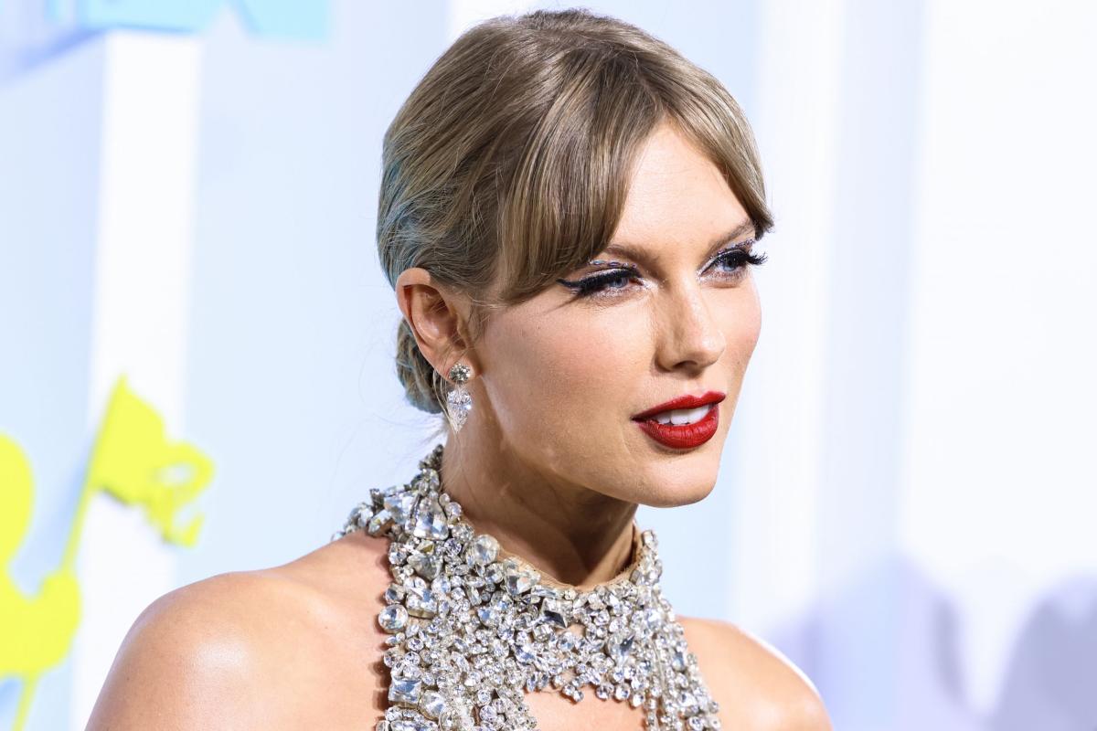 Taylor Swift annuncia il nuovo album dal palco degli MTV VMAs