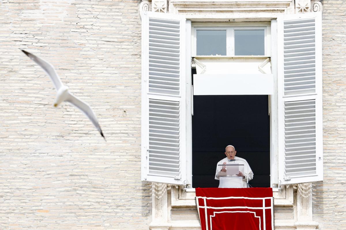 Regina Coeli domenica 23 aprile, Papa Francesco: “Gesù sia la forza…